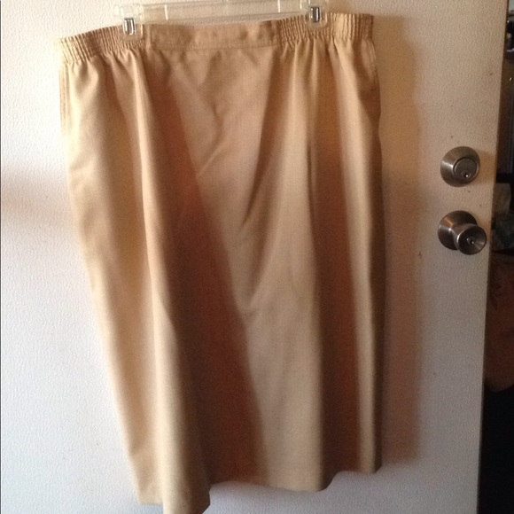 Alfred Dunner skirt set. 20/22W - Picture 4 of 6